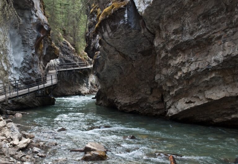 Johnston Canyon Trail – Banff National Park in Alberta, Canada
