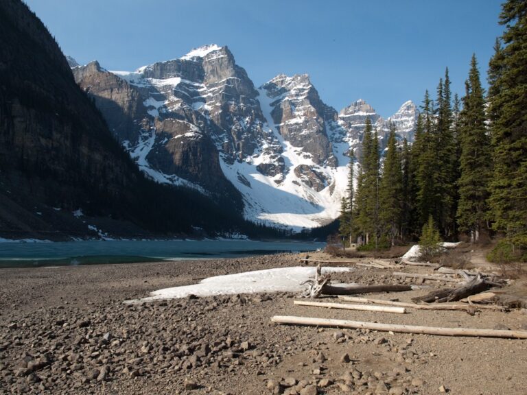 Moraine Lakeshore Trail – Banff National Park in Alberta, Canada