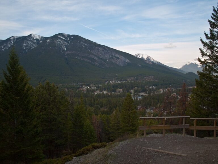Tunnel Mountain Trail – Banff National Park in Alberta, Canada