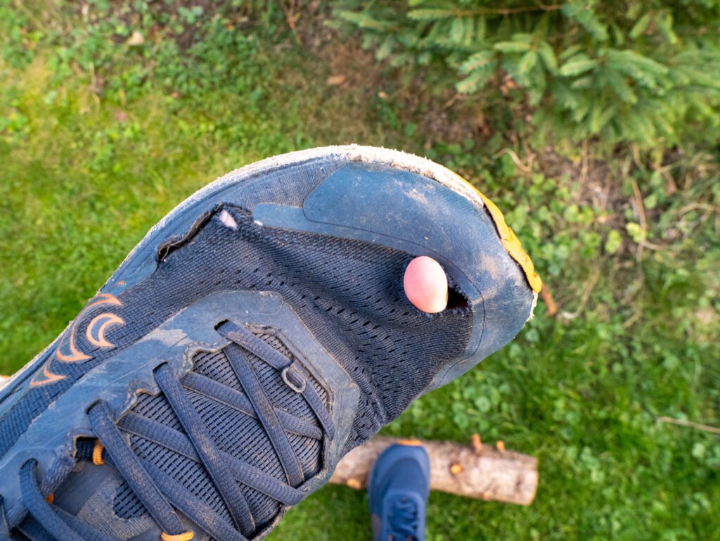 Loch im Obermaterial über dem großen Zeh beim Topo Athletic Terraventure 5