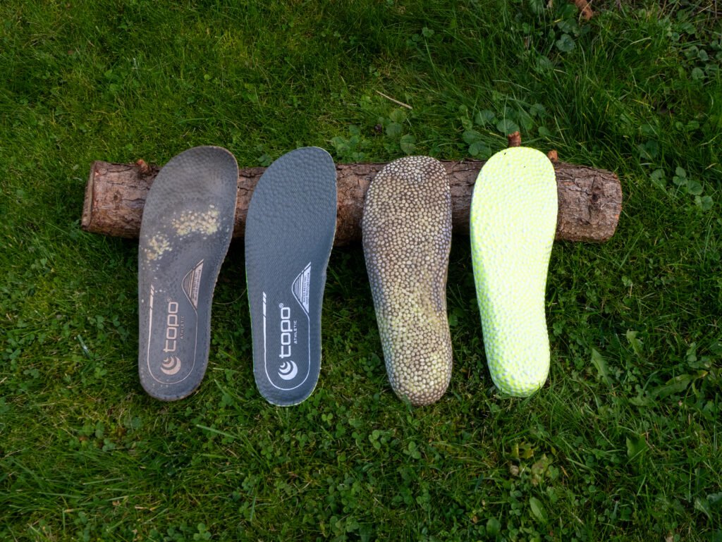 Einlegesohlen des Topo Athletic Terraventure 5 im Vergleich: getragen nach 730 km und neu