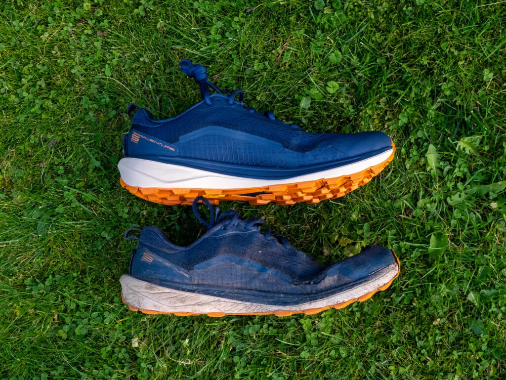 Topo Athletic Terraventure 5 im Vergleich: neuer Schuh oben, getragener Schuh nach 730 km unten
